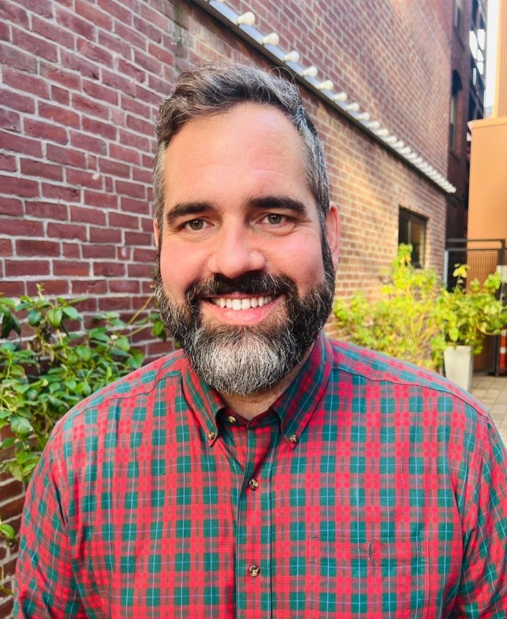 Mike Connolly Headshot