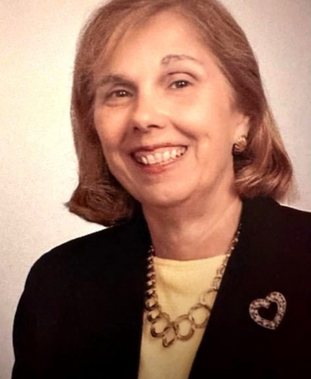 Sandra Peret Headshot